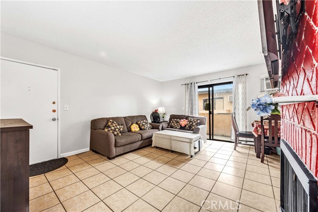 Detail Gallery Image 4 of 16 For 9054 Willis Ave #21,  Panorama City,  CA 91402 - 2 Beds | 1/1 Baths
