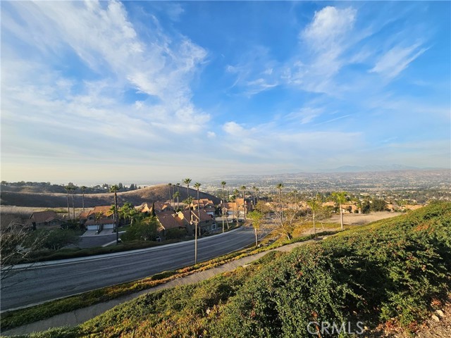 Detail Gallery Image 4 of 16 For 824 S Shanada Ct, Anaheim Hills,  CA 92807 - 4 Beds | 3 Baths