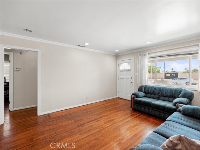 5011 W 133rd Street, Hawthorne CA: https://media.crmls.org/medias/e996be54-d4c9-4ba0-b0fe-657209125773.jpg