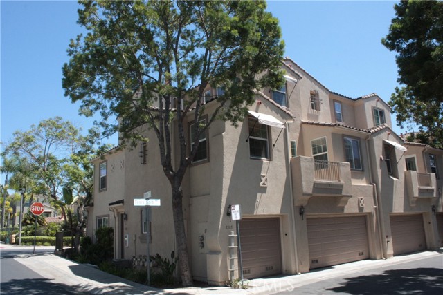 Detail Gallery Image 2 of 45 For 1285 Fools Gold Way #1,  Chula Vista,  CA 91913 - 2 Beds | 2 Baths
