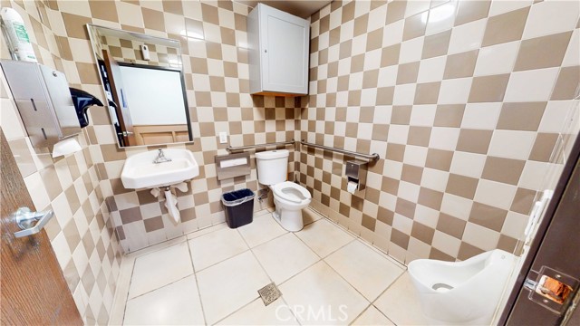 3630 E Slauson Avenue, Maywood CA: https://media.crmls.org/medias/e997ce23-0fd2-4f57-907b-4afe42363c46.jpg