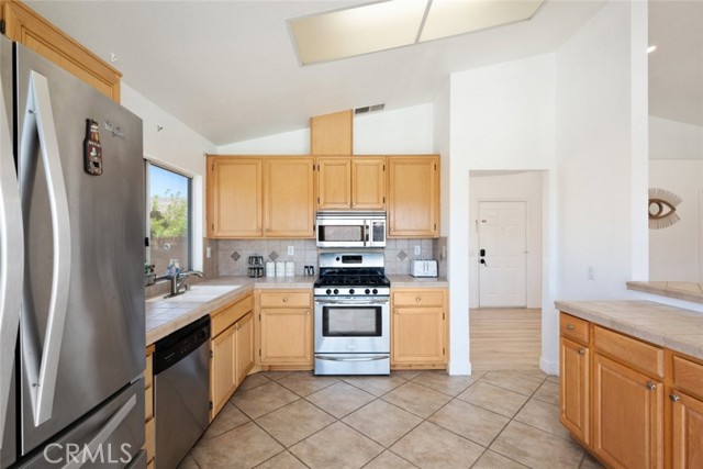 Detail Gallery Image 15 of 34 For 65949 Avenida Dorado, Desert Hot Springs,  CA 92240 - 4 Beds | 2 Baths