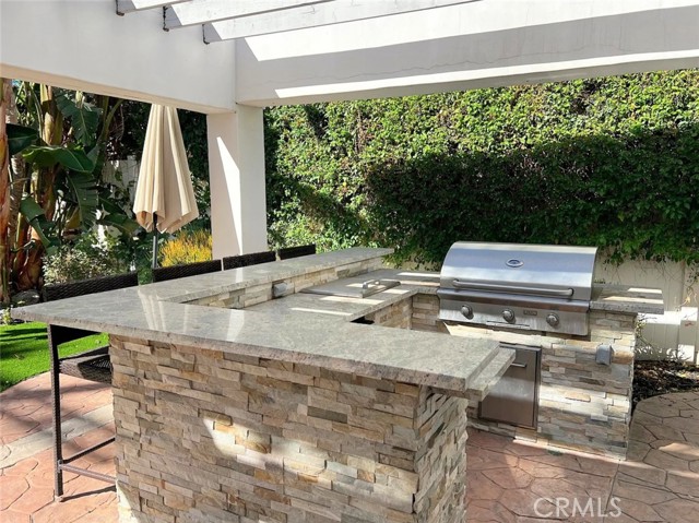 Detail Gallery Image 11 of 31 For 4513 Tyrone Ave, Sherman Oaks,  CA 91423 - 5 Beds | 5/1 Baths