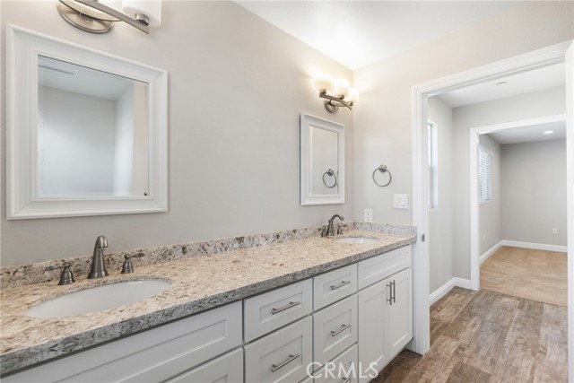Detail Gallery Image 13 of 20 For 1529 Patricia Ave #6,  Simi Valley,  CA 93065 - 3 Beds | 2/1 Baths