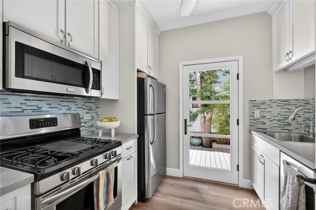 Image 34 of 75 For 1001 4th  