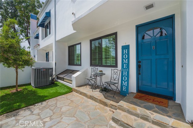 Detail Gallery Image 3 of 43 For 19561 Pompano Ln #104,  Huntington Beach,  CA 92648 - 4 Beds | 2/1 Baths