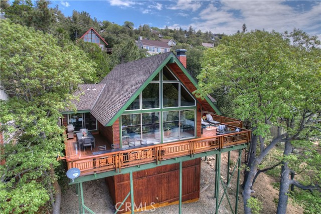 Detail Gallery Image 2 of 70 For 1254 Yosemite Dr, Lake Arrowhead,  CA 92352 - 4 Beds | 2 Baths