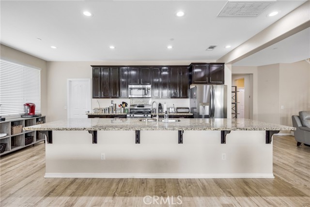 Detail Gallery Image 16 of 44 For 17984 Valerian Way, San Bernardino,  CA 92407 - 4 Beds | 3 Baths