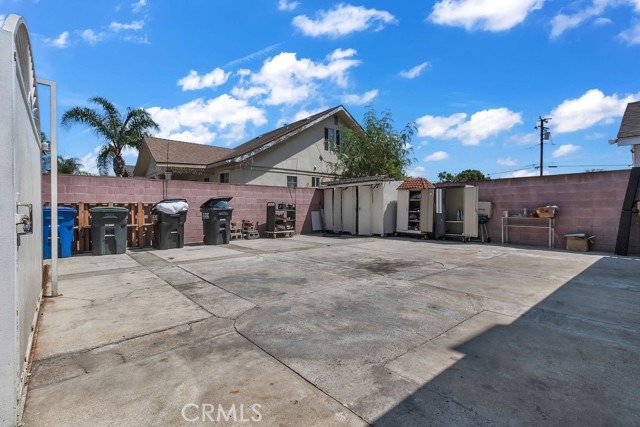 Detail Gallery Image 12 of 43 For 2503 Clarendon Ave, Huntington Park,  CA 90255 - 4 Beds | 2/1 Baths