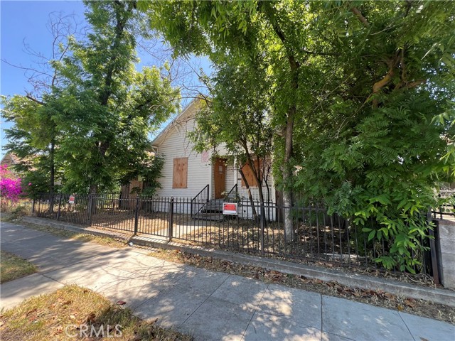 Detail Gallery Image 12 of 16 For 2726 E Washington Ave, Fresno,  CA 93701 - 2 Beds | 1 Baths