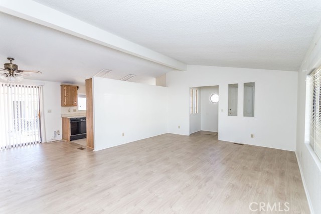 34854 Lyn Avenue, Hemet CA: https://media.crmls.org/medias/e99d86ec-9429-4794-9786-62f389f095be.jpg