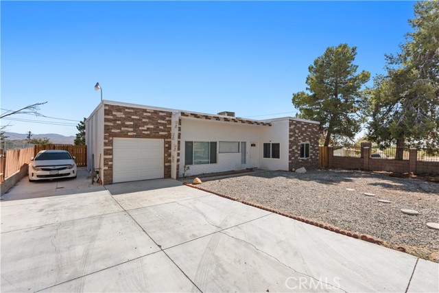 Detail Gallery Image 2 of 45 For 23859 South Rd, Apple Valley,  CA 92307 - 4 Beds | 2 Baths