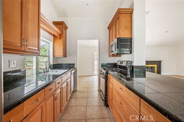 Detail Gallery Image 20 of 37 For 20546 Miranda Pl, Woodland Hills,  CA 91367 - 3 Beds | 2 Baths