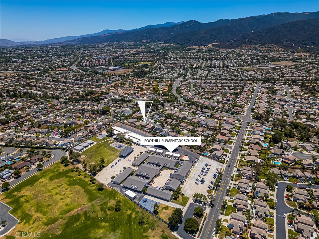 https://media.crmls.org/medias/e99ef369-87b2-4d34-b37b-254eceb6292e.jpg?preset=X-Large
