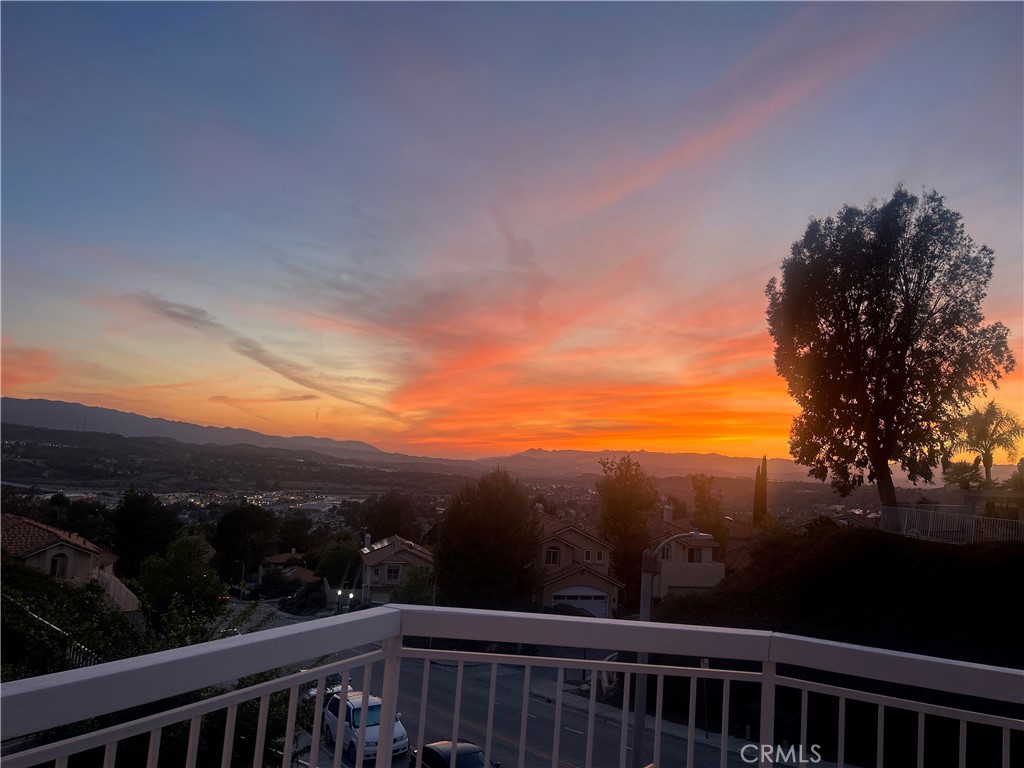 https://media.crmls.org/medias/e99f2bb8-5069-49dc-8fd0-1c7b647f32f1.jpg?preset=X-Large
