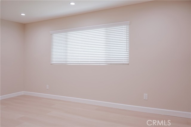 Detail Gallery Image 31 of 44 For 16840 Superior St, Northridge,  CA 91343 - 4 Beds | 3 Baths