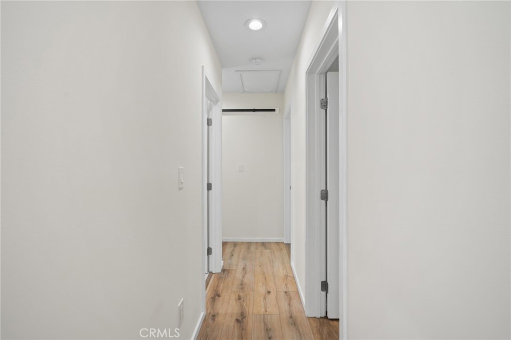 https://media.crmls.org/medias/e9a01e74-0705-4332-9e2c-26367245da09.jpg?preset=X-Large