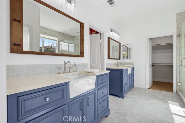 24229 La Montura Drive, Valencia CA: https://media.crmls.org/medias/e9a09be4-78bd-47e1-9530-1d486dc9ec8e.jpg