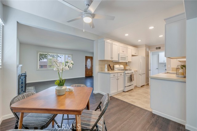 228 W OLD MILL, Corona CA: https://media.crmls.org/medias/e9a0ca60-e1ab-4558-815b-bd266f46e1d9.jpg