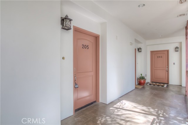 4551 Coldwater Canyon Ave #205, Studio City CA: https://media.crmls.org/medias/e9a0fad9-17a0-436e-9d95-10e6acd979a2.jpg