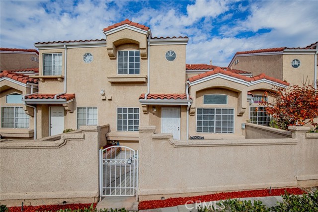 Detail Gallery Image 1 of 35 For 14202 Flower St #J,  Garden Grove,  CA 92843 - 3 Beds | 2/1 Baths