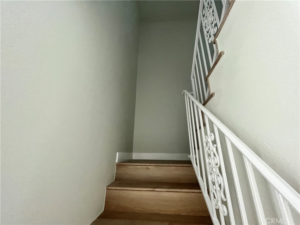 https://media.crmls.org/medias/e9a1ce65-b95b-49ce-b443-42b3bbbb372f.jpg?preset=X-Large