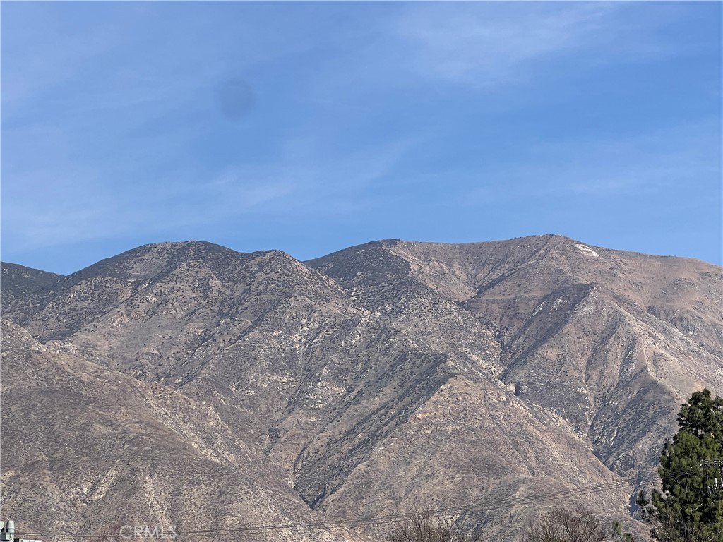 https://media.crmls.org/medias/e9a26325-6031-4d76-87af-0242260019c8.jpg?preset=X-Large