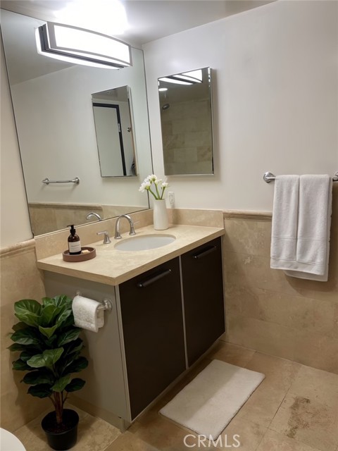 Detail Gallery Image 10 of 20 For 35 N Raymond Ave #211,  Pasadena,  CA 91103 - 1 Beds | 2 Baths