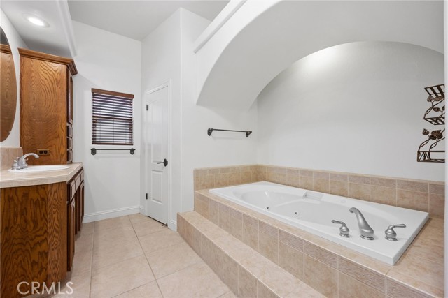 Detail Gallery Image 16 of 35 For 14914 Colonia De Las Rosas, Bakersfield,  CA 93306 - 3 Beds | 2 Baths