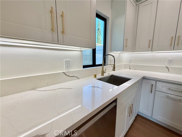 22132 Gault Street, Canoga Park CA: https://media.crmls.org/medias/e9a3c228-fac6-4914-8794-e1905a5dbea2.jpg