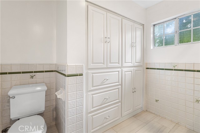 Detail Gallery Image 12 of 47 For 17361 Parthenia, –,  CA 91325 - 5 Beds | 4 Baths