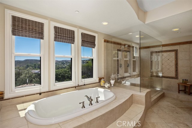 15 Long View Road, Coto de Caza CA: https://media.crmls.org/medias/e9a42cf4-2969-48bd-a620-b6cc657022de.jpg