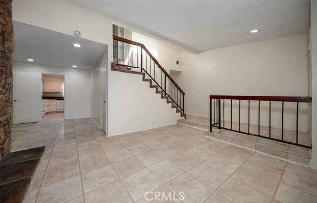 Detail Gallery Image 9 of 23 For 1407 Camelot Dr, Corona,  CA 92882 - 3 Beds | 1/1 Baths