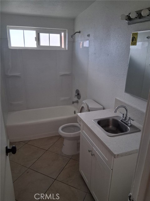 Detail Gallery Image 6 of 7 For 8448 California City, California City,  CA 93505 - 4 Beds | 2 Baths