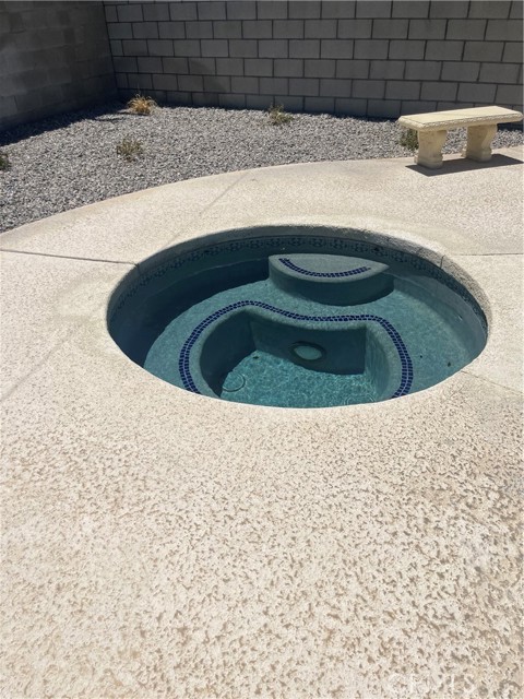 2605 N Kitty Hawk Drive, Palm Springs CA: https://media.crmls.org/medias/e9a4c259-8c5d-4501-a297-f9aae11ef361.jpg