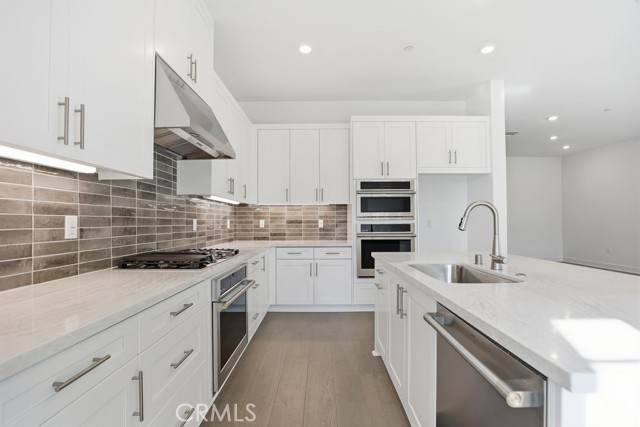 673 Beacon, Irvine CA: https://media.crmls.org/medias/e9a51344-f6f5-47e4-ba88-6170e0e6a07d.jpg