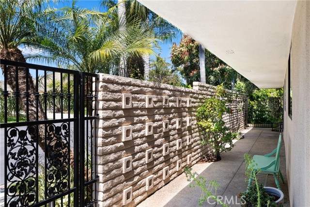 Detail Gallery Image 6 of 27 For 1120 Granville Dr, Newport Beach,  CA 92660 - 2 Beds | 2 Baths