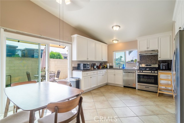 Detail Gallery Image 15 of 30 For 20731 Brookdale Ln, Huntington Beach,  CA 92646 - 3 Beds | 2 Baths