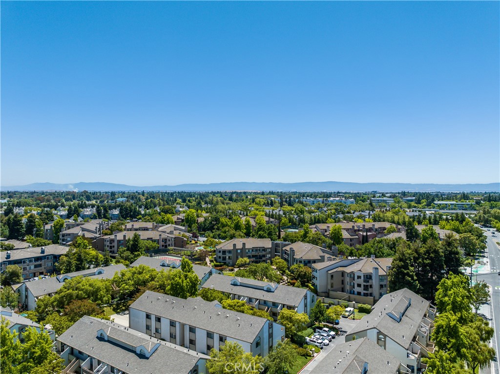 https://media.crmls.org/medias/e9a74d41-9bca-46ec-8925-83d3afa4aede.jpg?preset=X-Large