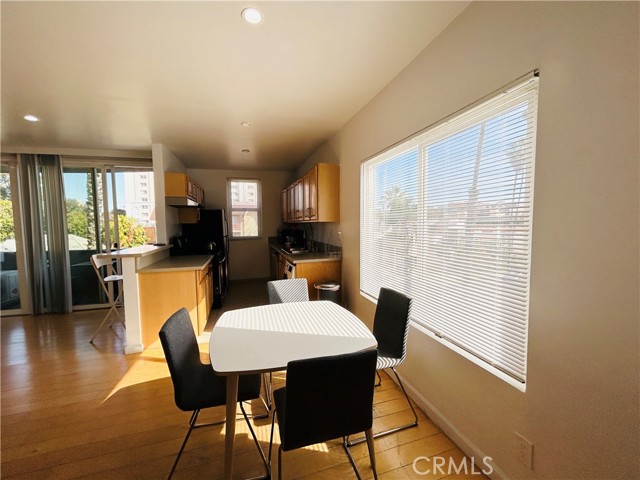 Detail Gallery Image 3 of 18 For 1114 6th St #11,  Santa Monica,  CA 90403 - 2 Beds | 2 Baths