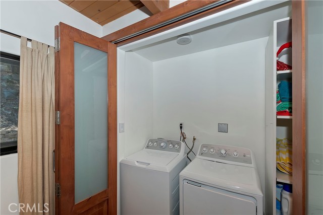 28545 Wabash Drive, Lake Arrowhead CA: https://media.crmls.org/medias/e9a7af0b-4346-44c1-b357-246a964267ff.jpg