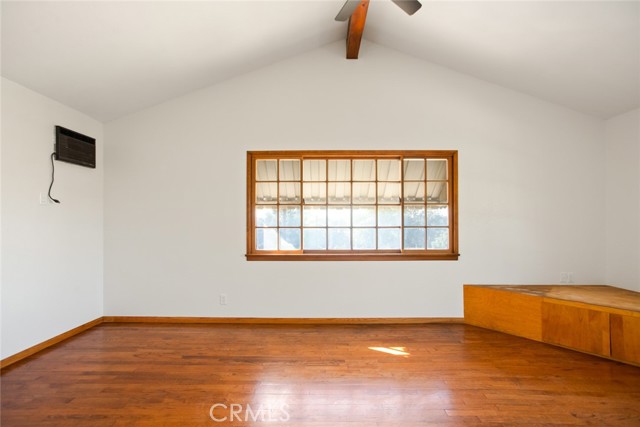 8216 Glencrest, Sun Valley CA: https://media.crmls.org/medias/e9a7afad-9290-4dfd-873c-078351282774.jpg