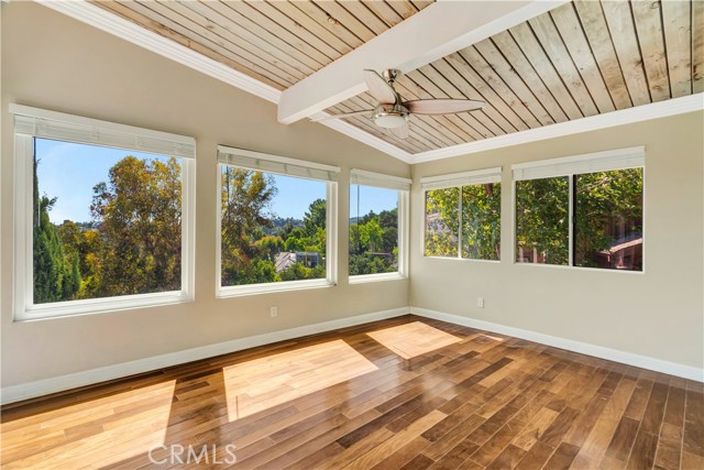 Detail Gallery Image 14 of 29 For 5102 Medina Rd, Woodland Hills,  CA 91364 - 2 Beds | 2 Baths