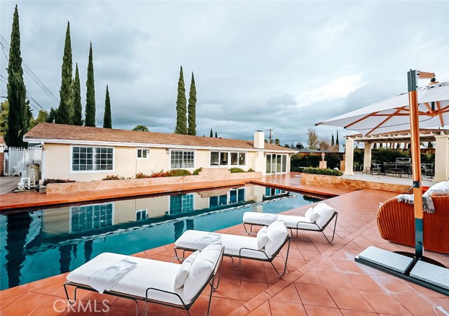 Detail Gallery Image 16 of 24 For 5706 Wallis Ln, Woodland Hills,  CA 91367 - 4 Beds | 4 Baths
