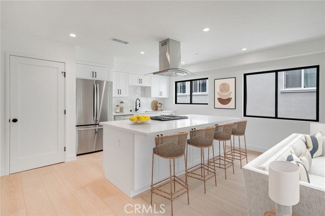 1334 9th Street, Santa Monica CA: https://media.crmls.org/medias/e9a7e6b7-fe3a-49ca-b928-ac2e2c6a280f.jpg