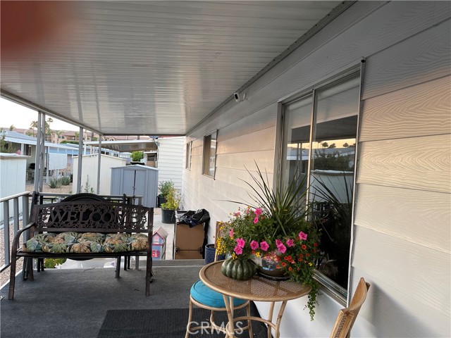 2205 W Acacia Ave, Hemet CA: https://media.crmls.org/medias/e9a850fe-a06f-4b08-91c2-d592a871715e.jpg