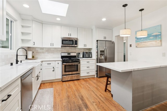18937 Sylvan Street photo 15