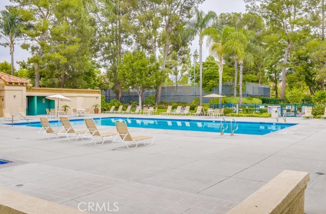 253 Gallery Way, Tustin CA: https://media.crmls.org/medias/e9a8c048-e496-4fae-b9c2-ab3a478cef25.jpg