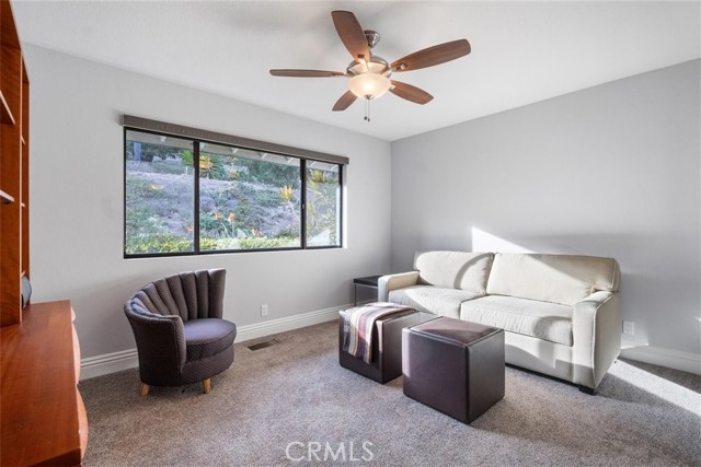 5088 San Jacinto Circle West, Fallbrook CA: https://media.crmls.org/medias/e9a8d4c5-a4fc-4a15-b769-0b82605af512.jpg