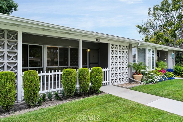 Detail Gallery Image 2 of 19 For 13610 Burning Tree Lane #1I,  Seal Beach,  CA 90740 - 1 Beds | 1 Baths